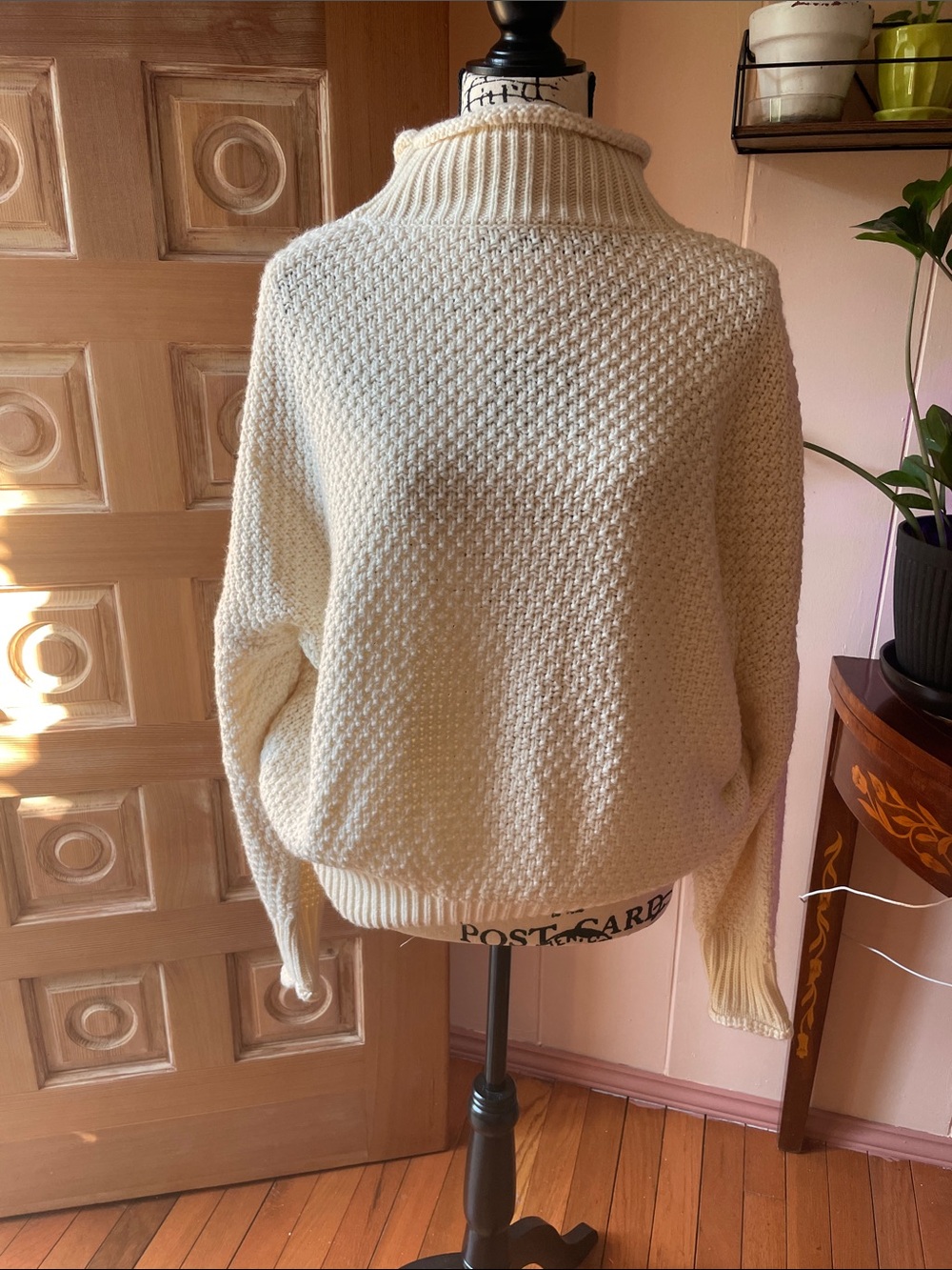 Source Unknown Cream Textured Turtleneck Sweater